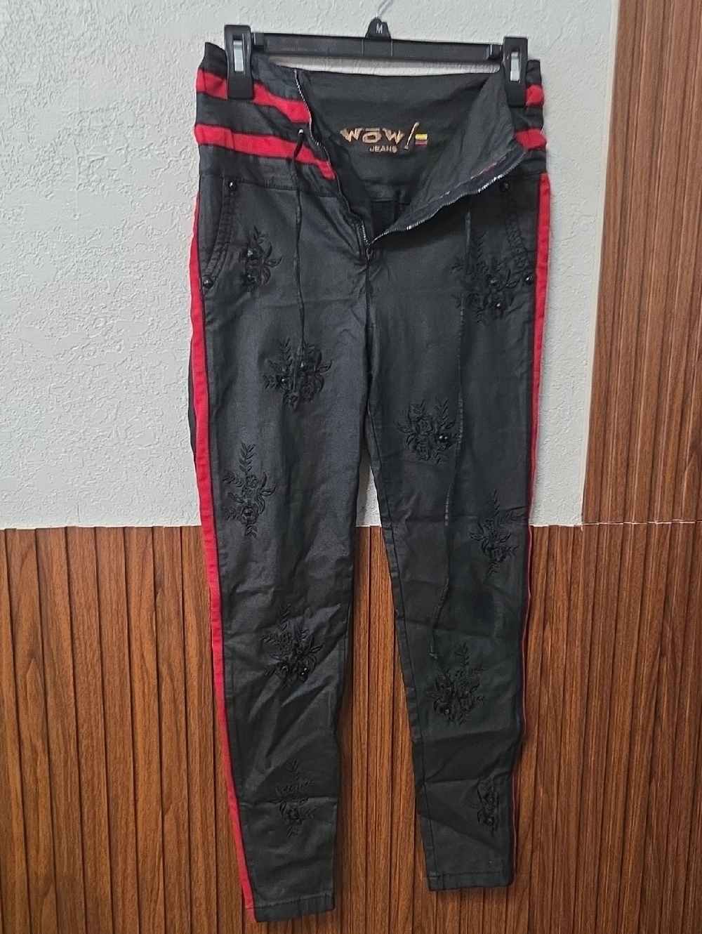 WOW Jeans Colombian Push Up Skinny Jeans - Black Satin Embroidery  Size 12.